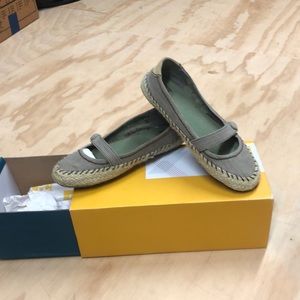 “Bc” brand comfortable padded shoes